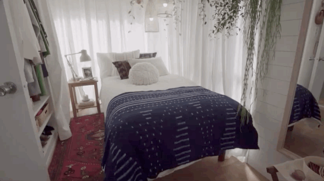 [她刊]被5个男人宠上天后，57岁离婚无子的她，活成了“真公主”…