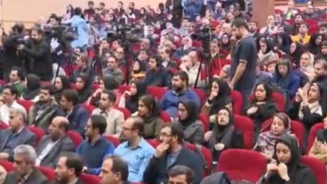 伊朗大学为美释放学者举行仪式 受到英雄般欢迎