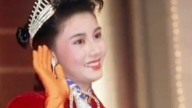 李嘉欣18岁就获得"香港小姐"冠军 这颜值完全就是女神