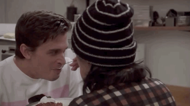 [她刊]被5个男人宠上天后，57岁离婚无子的她，活成了“真公主”…