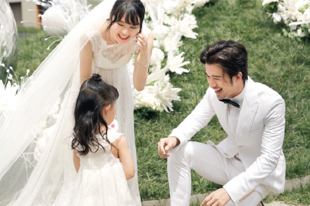 演员黄璐宣布离婚：两人育有一女，去年刚办婚礼