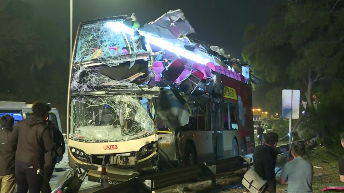 香港巴士车祸已致6死39伤 林郑月娥赴医院探望伤者