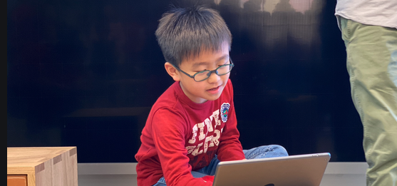 8岁小学生教编程惊动苹果CEO 网友：秃头预警