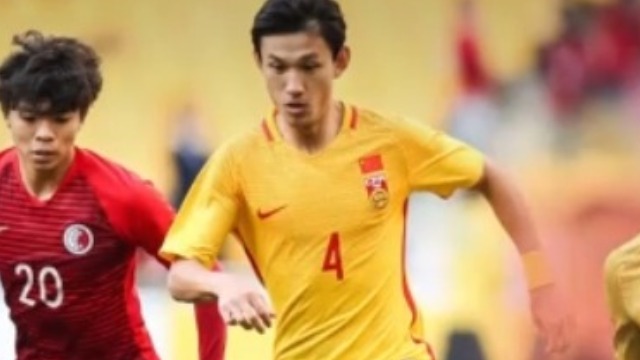 中国队2比0胜中国香港队 获得东亚杯足球赛第三名