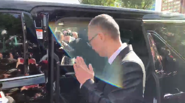 「娱情记事本」浙江卫视高层现身高以翔追悼会 被问赔偿问题未回应