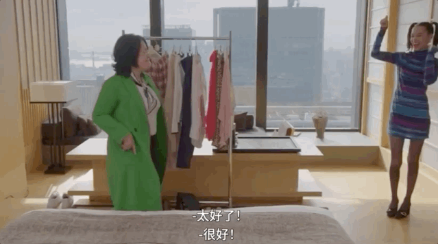 [她刊]被5个男人宠上天后，57岁离婚无子的她，活成了“真公主”…