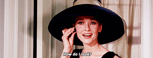 [她刊]被5个男人宠上天后，57岁离婚无子的她，活成了“真公主”…