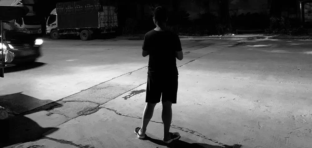 1个创业者的孤独背影