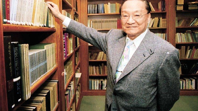 金庸的创作能力很强 在武侠小说世界名列前茅_凤凰网视频_凤凰网