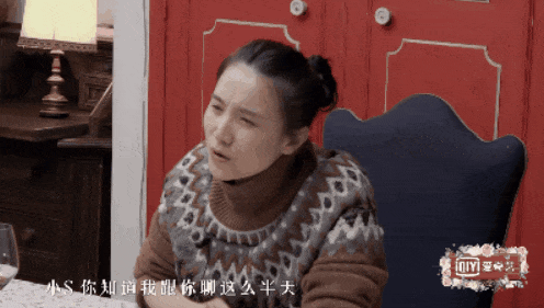 [她刊]被5个男人宠上天后，57岁离婚无子的她，活成了“真公主”…