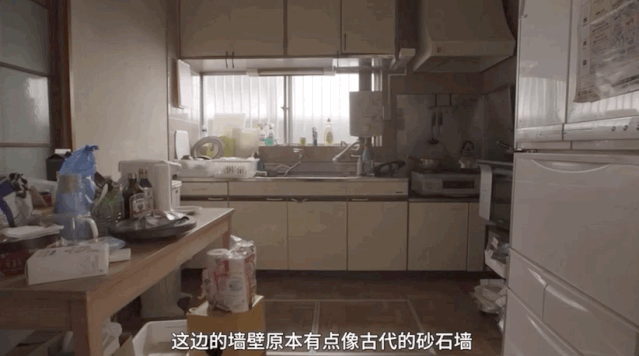 [她刊]被5个男人宠上天后，57岁离婚无子的她，活成了“真公主”…