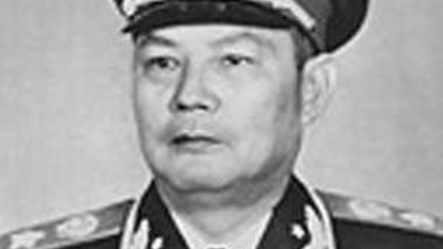 在抗日战争中做周恩来的助手 长期与张学良打