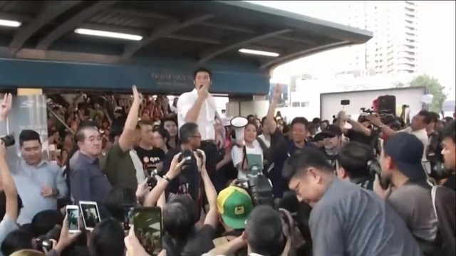 泰国新未来党或将面临解散?超千名支持者参加集会抗议