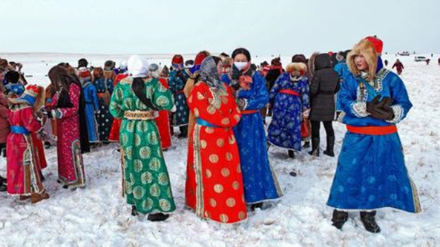 为何说蒙古人民的服饰充满活力 看完就知道了