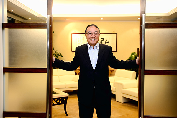 「澎湃新闻」75岁柳传志本周将卸任联想控股董事长 50岁宁旻团队接班