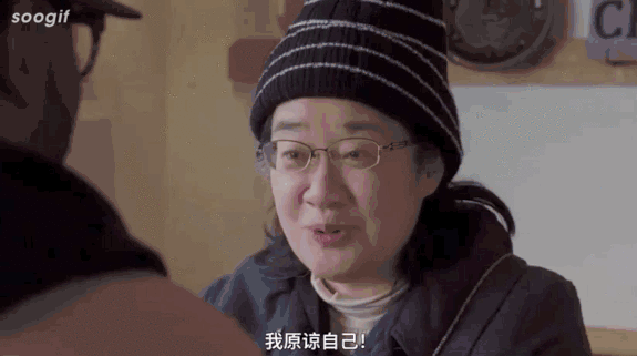 [她刊]被5个男人宠上天后，57岁离婚无子的她，活成了“真公主”…