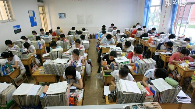 建国时的中国高考作文长啥样?回顾那些几十年前的命题作文