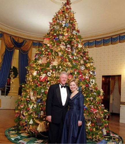希拉里圣诞节晒与老公白宫旧照 网友：别活在过去
