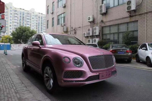 女神款 2020款宾利添越俘虏你的少女心_凤凰网汽车_凤凰网