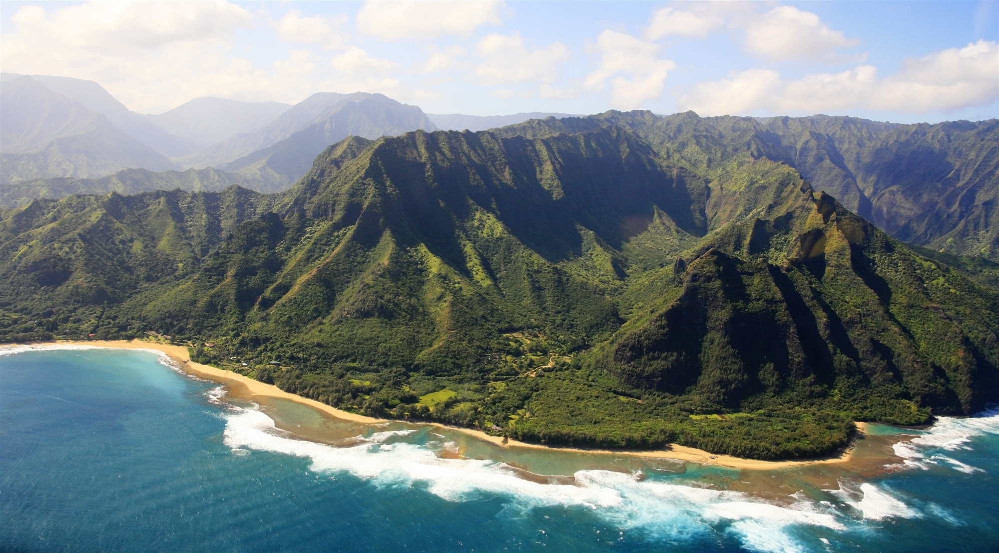 美国一架观光直升机在夏威夷失踪 机上共载有7人