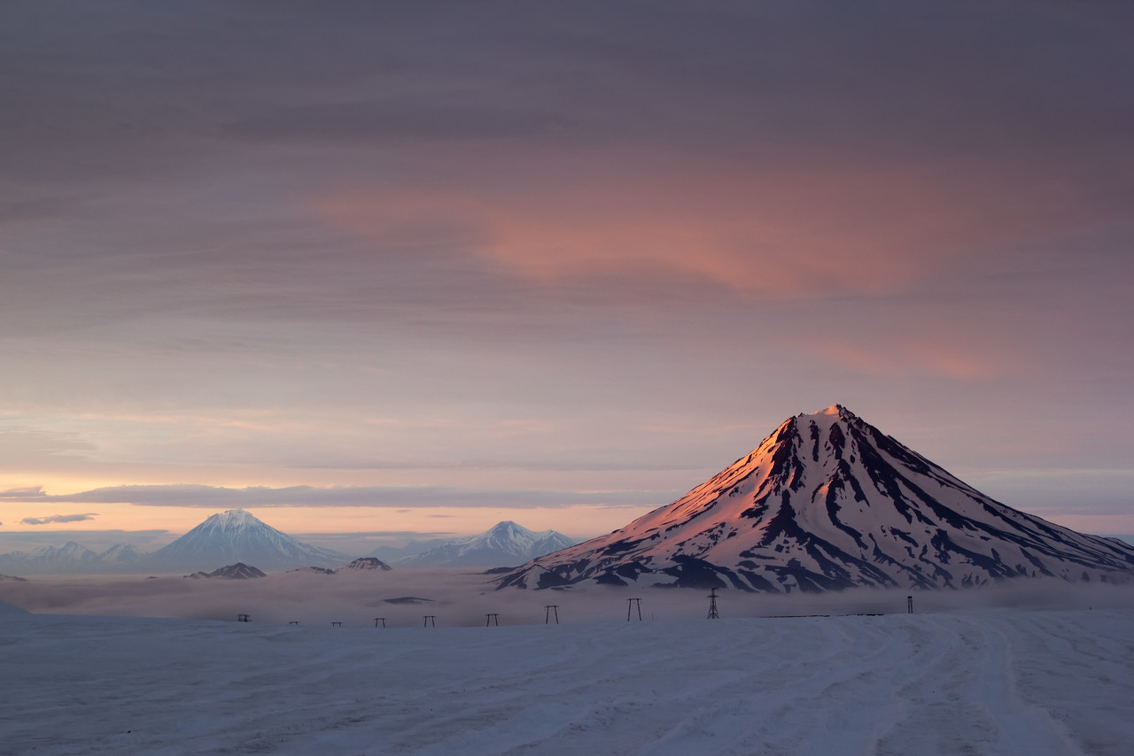 堪察加半岛上的扎尔巴奇克火山，俄罗斯 (© Egor Vlasov/Shutterstock) | 必应每日高清壁纸 - 精彩,从这里开始