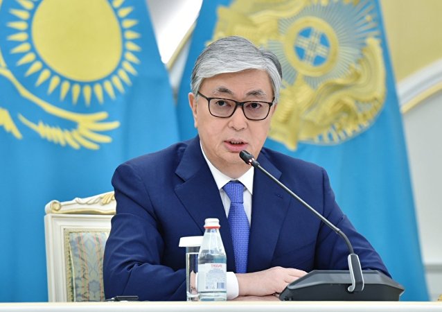 哈萨克斯坦100人客机坠毁 总统承诺严惩事故责任人