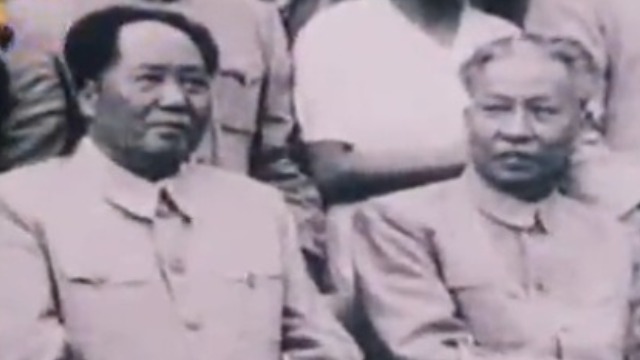 1956年中共第八次全国代表大会召开 刘少奇上台作报告