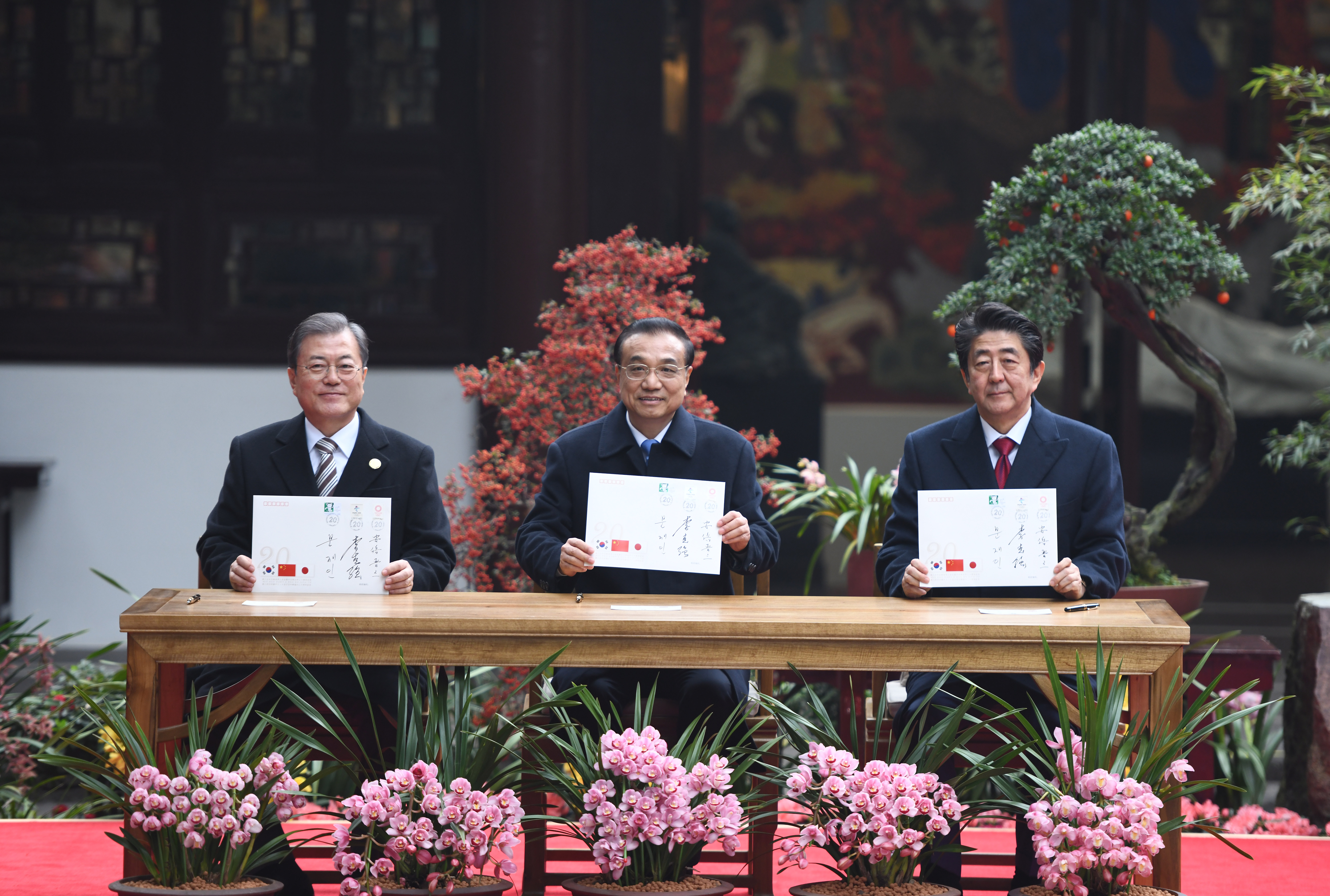 中日韩三国领导人一起去杜甫草堂种了一棵桂花树(组图)