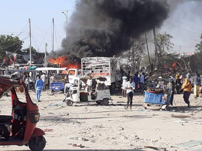 索马里首都遭汽车炸弹袭击 已致至少50人死
