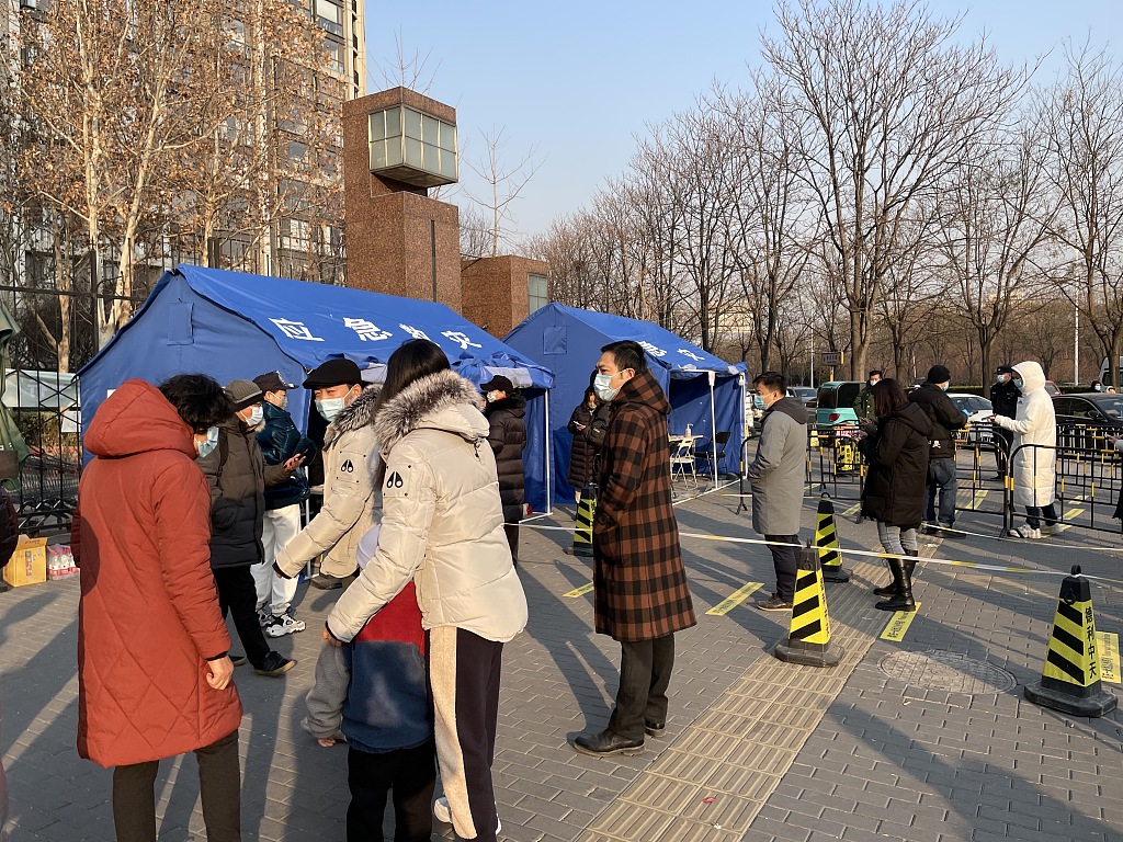 国内疫情防控如何?实拍北京望京核酸检测采样点