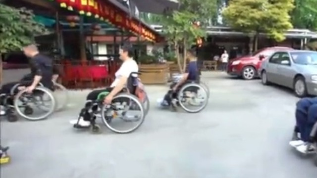 “无障爱行动”关注残疾人：无障碍设施的建设极其重要