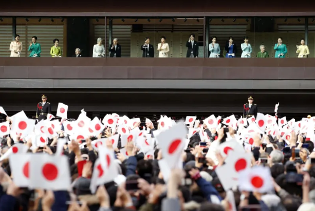 日本举行令和新年朝贺 两代天皇换代后首次同框