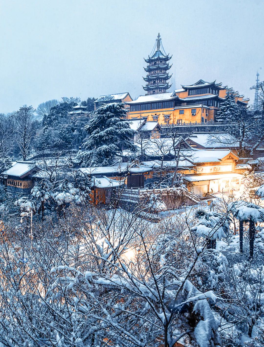 京都 金閣寺( 京都の冬 雪景色の庭園が美しいおすすめの写真撮影スポット!撮影した写真の紹介、アクセス情報や交通手段など) - 写真や映像で ...