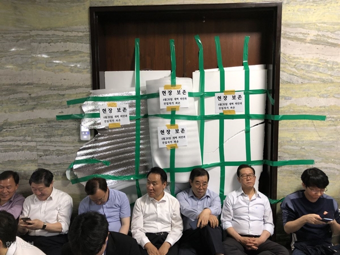 在国会打群架，韩国29名议员被检方告了！