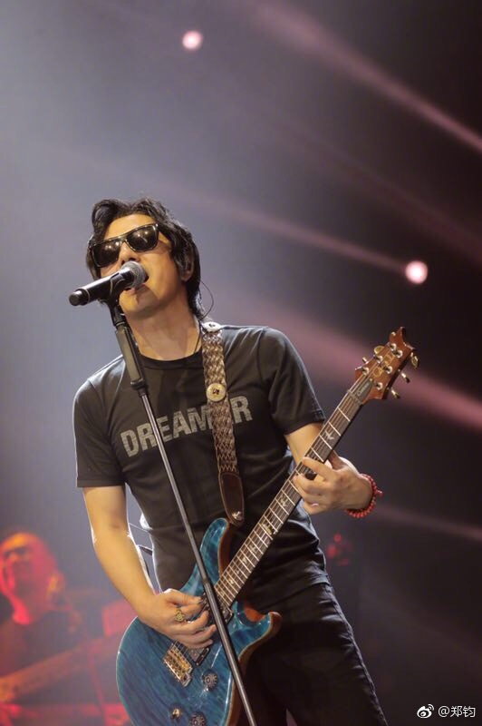 郑钧说，“不装”才是摇滚的精髓。