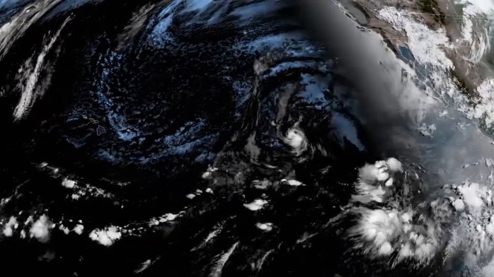 人造卫星看地球这是飓风道格拉斯的形成过程