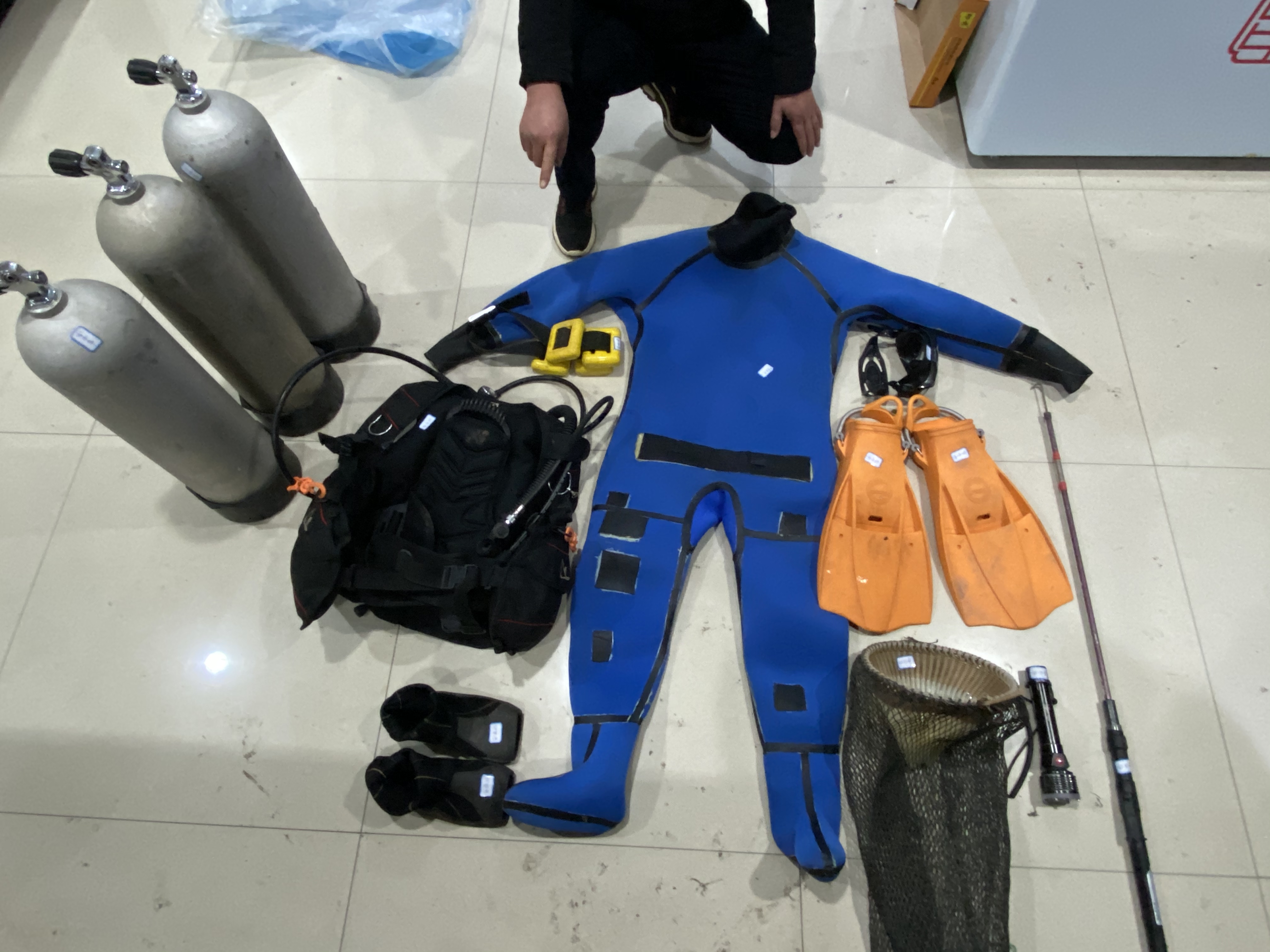 "不务正业的潜水员" ——重庆警方侦破重庆市首例利用专业潜水设备 非