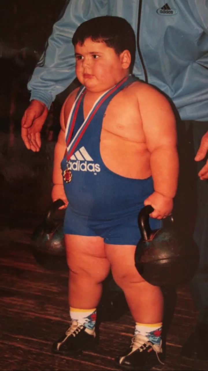 俄罗斯21岁相扑选手去去世，曾被称为“世上最胖小孩”