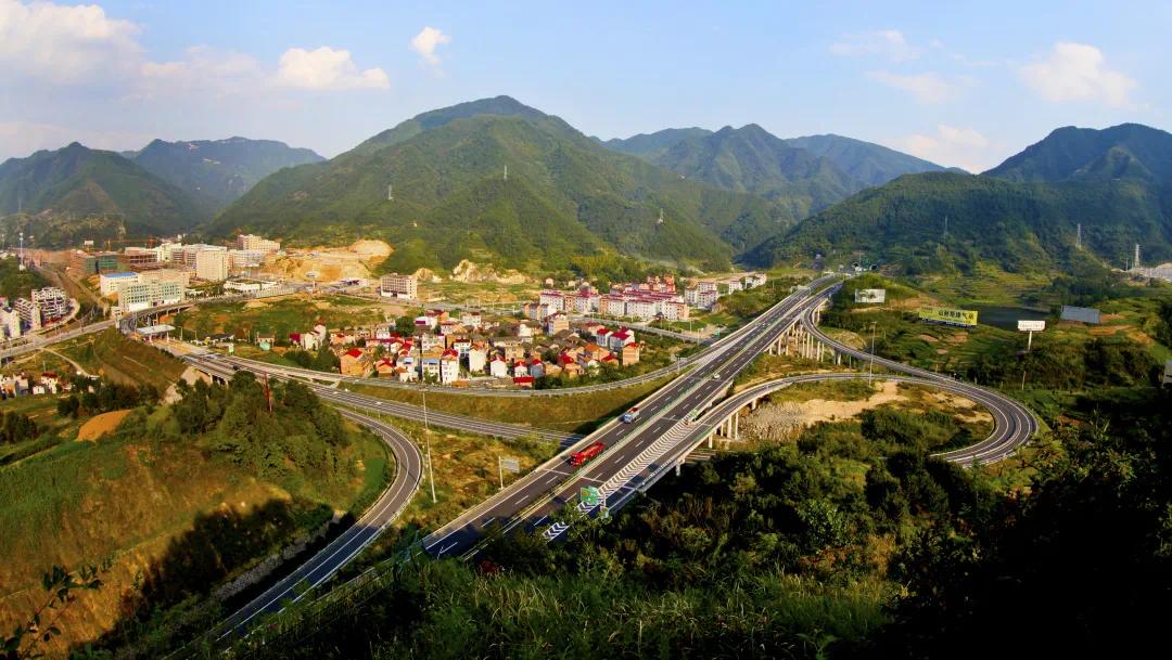 作为磐安县第二条高速公路,杭绍台高速北接环杭州湾产业带,南连温台
