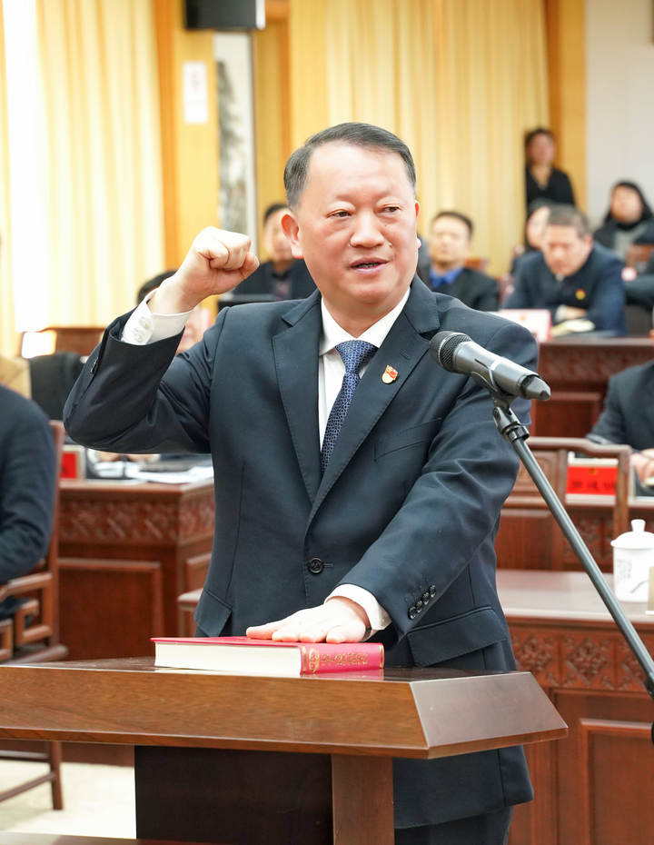 嘉兴市人大常委会决定任命陈利众为嘉兴市人民政府副市长