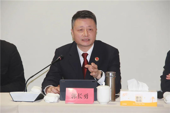 市检察院党组副书记,常务副检察长郭长勇表示,检察院和工商联以服务