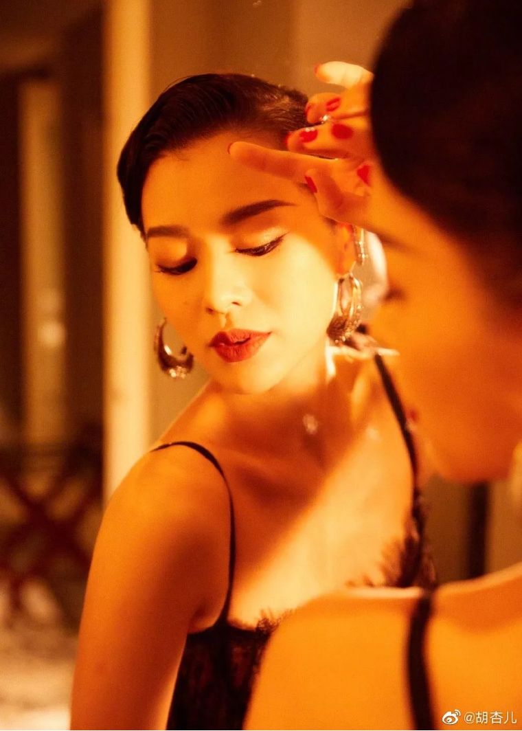 胡杏儿四年三胎 与其操心她当"生育机器" 不如看她怎么逆袭!_凤凰网