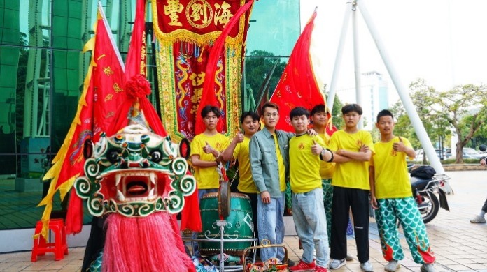 国家级非遗汕尾麒麟舞，狮尾舞者竟是14岁男孩，少年可期！