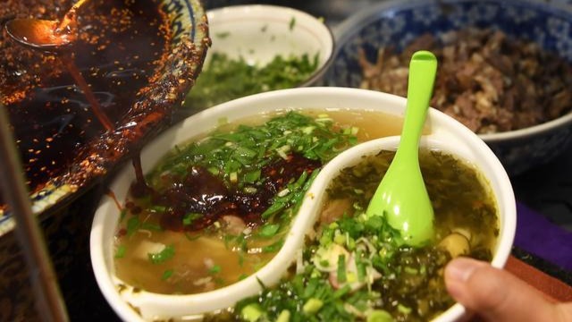 兰州推鸳鸯牛肉面,一碗能吃两种口味