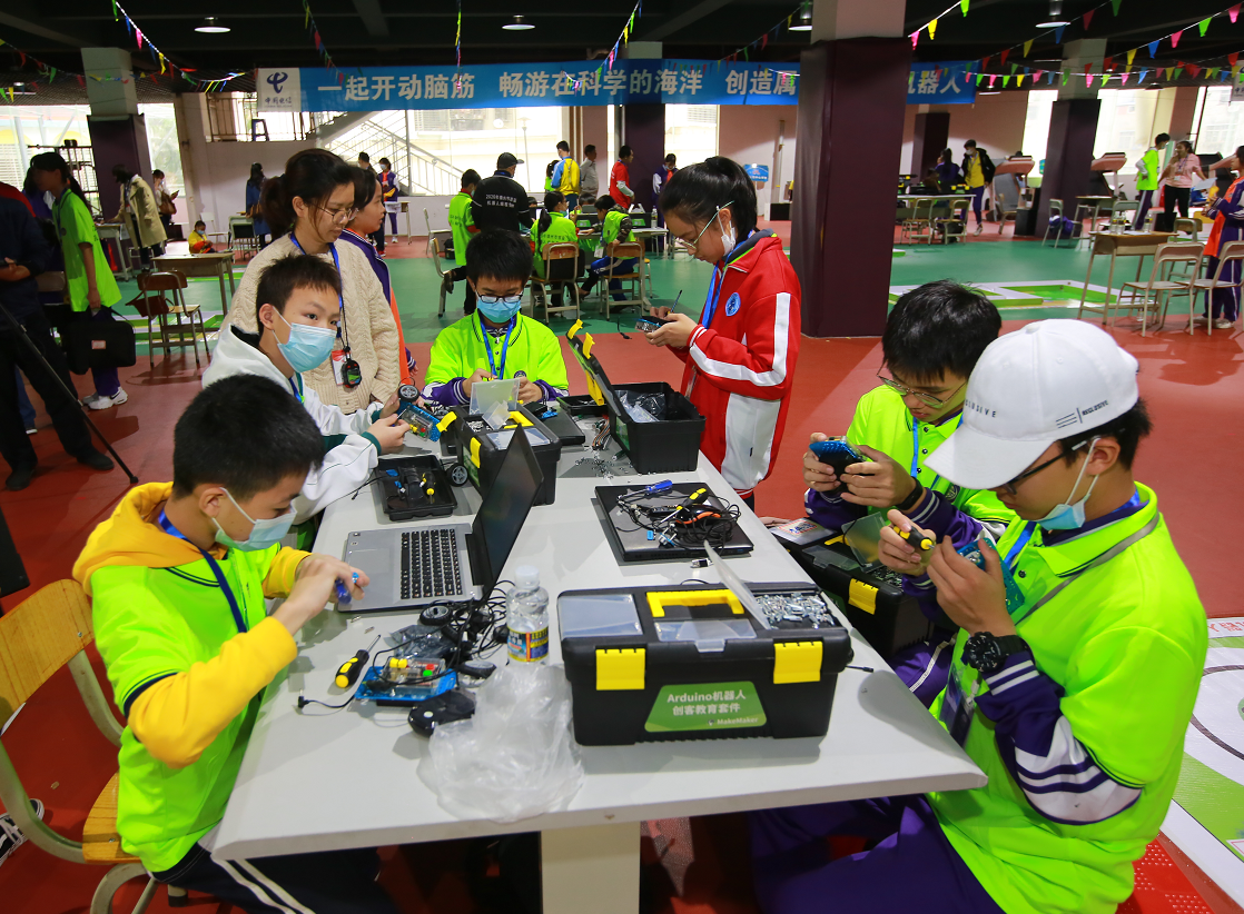 2020年儋州市首届中小学生机器人竞赛开幕