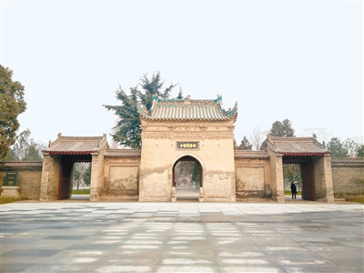 荐福寺南门 记者 雷县鸿 摄