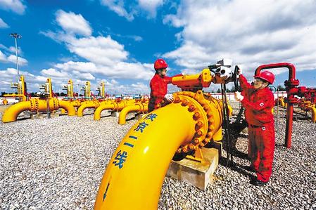 长庆油田产能建设突飞猛进，油气产量持续攀升，成为保障国家油气供应安全排头兵。