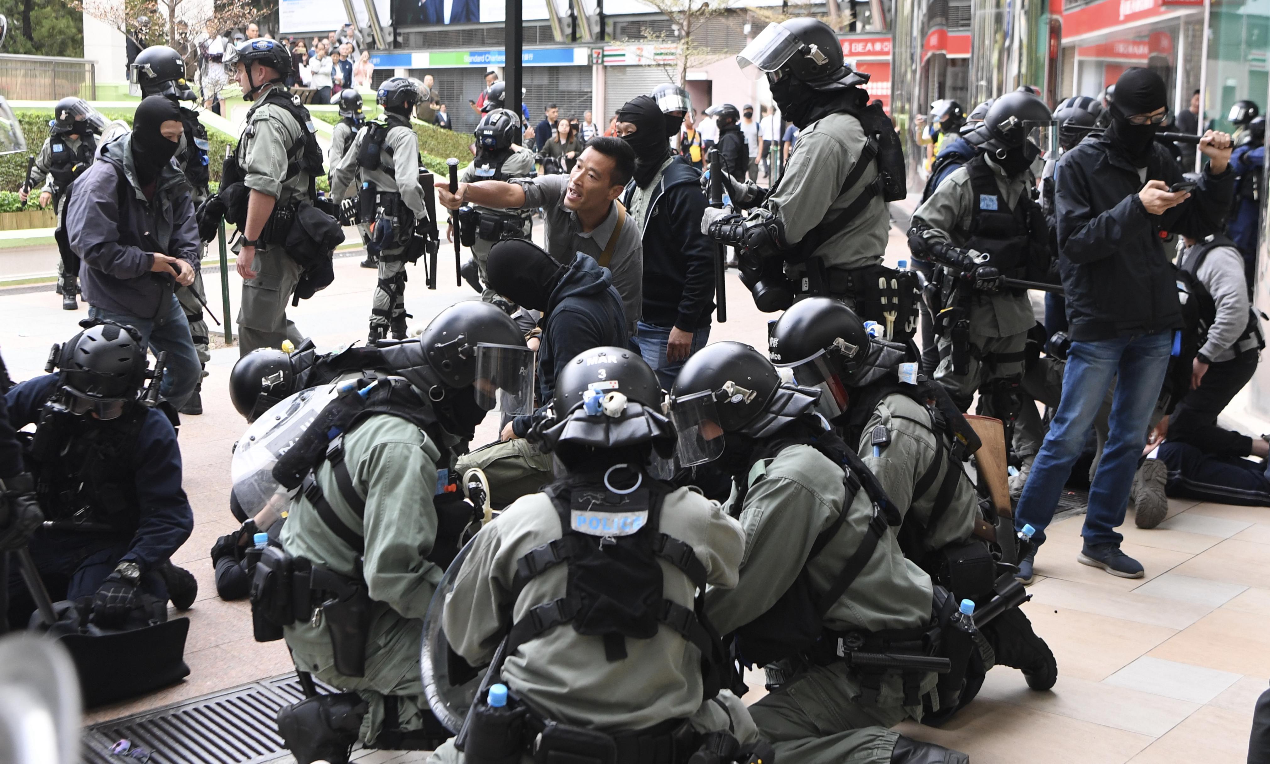 香港“勇武派”暴徒宣布退出“抗争” 