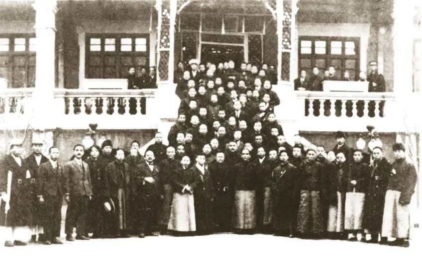 1924年孙中山在天津张园留影