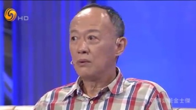 金士杰回忆小时候 偷钱买零食被发现 父亲打得他